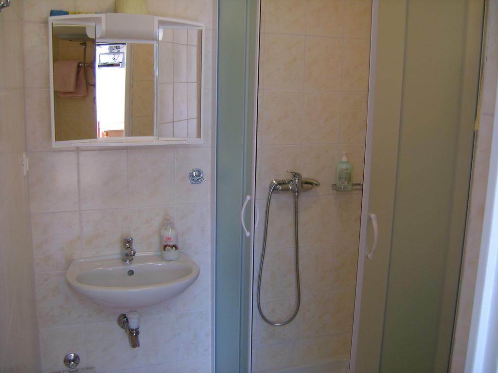 Apartment For Holidays In Pula Pokoj fotografie
